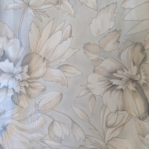 ⭐️SOLD⭐️ 💯% SILK Shirt - Picture 2 of 6